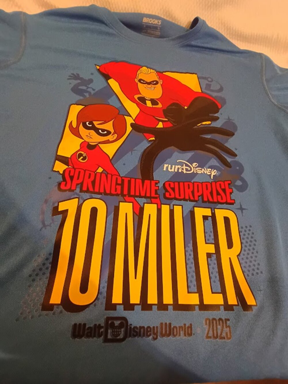 brooks run Disney 10 miler walt disney 2025 L